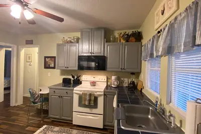 Image de KnightPlace - The Michael - 2bd/1ba Apartment in Duplex - Near Mercer University