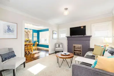 Image de Forest Avenue Flat (1st Floor Apt) · 30 day stays welcomed | Midtown