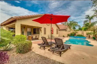 Image de Welcome to Desert Paradise - Enjoy the Southern Facing Patio and Heated Pool!