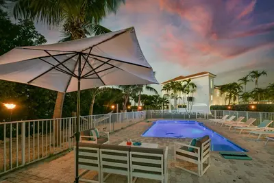 Image de Waterfront, 100ft Dock, Kayaks, Bikes, Pool, Hot Tub, Basketball & Pickleball