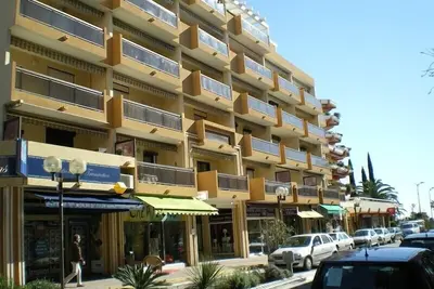 Image de Joli Appartement Bord De Mer ** Le Lavandou Centre