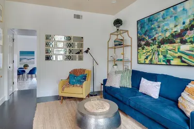 Modern Executive Rental w/ Parking + Courtyard Near Forsyth by Lucky Savannah