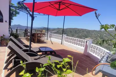 Image de Fantastically located, private villa with heated pool and jacuzzi.