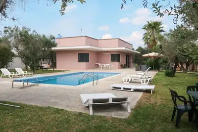 Image de Belle maison de vacances privée avec piscine privée, climatisation, Wifi, Tv, terrasse, parking