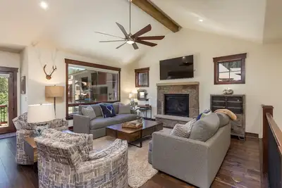 Near Keystone Village, Private Balcony & Large Windows with Mountain Views