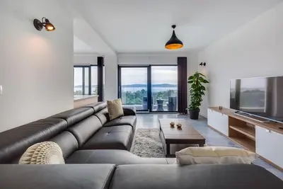 Image de Panoramic Luxury Villa w 5 Bedrooms, Pool and Jacuzzi