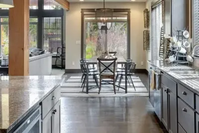 Image de Central Location w/ Suncadia Pool Access