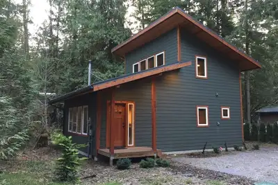74sl - Pets Ok - Wifi - Bbq - Sleeps 8 by RedAwning