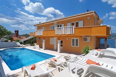 Agréable appartement pour 4 personnes avec piscine, Wifi, climatisation, Tv, terrasse et parking