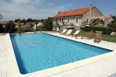 Image de Charming cottage with infinity pool in provencal farmhouse