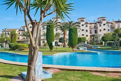 Image de 2 bed, Free Wifi, Aircon, private gated garden leading to the pool, beach 300m.