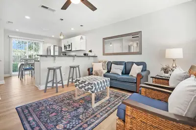 Image de Just North of Downtown, Fenced Yard, Bbq, Patio