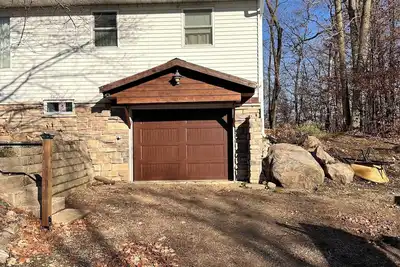 Image de Year Around Cabin. . .