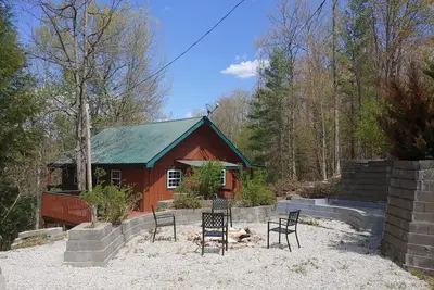 Image de Newly renovated, secluded cabin, Unique Stone Work in Front Yard
