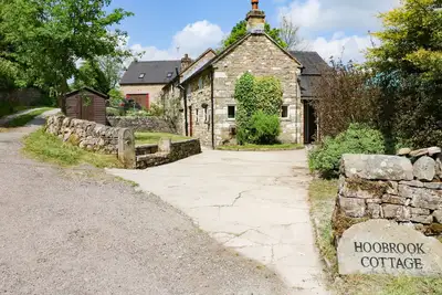 Image de Hoobrook Cottage, pet friendly, with hot tub in Butterton