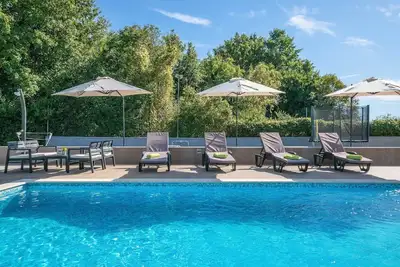 Image de Belle maison de vacances privée avec climatisation, Wifi, piscine privée, Tv et terrasse