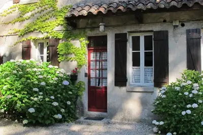 Image de Ancienne magnanerie cévenole entourée de 5 hectares de terrain privé