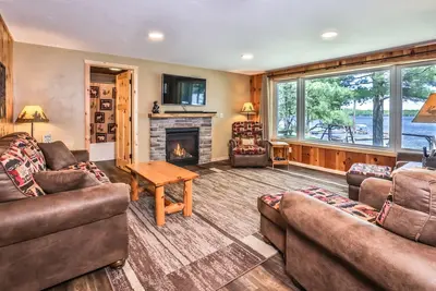 Image de Cedar Lodge: Lakefront Cabin - Wi-Fi, Free Firewood, Generator, No Cleaning Fee!