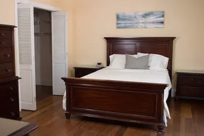 Image de Beautiful Home On Large, Private Lot