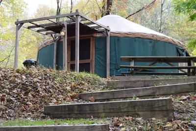 Image de Glamping Yurt. Sleeps 4, Hot Tub, Pellet Stove