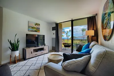 Image de Enjoy Ocean Views From Lanai, Living room & Bedroom, Beachfront Pool!