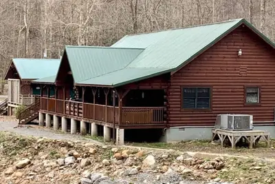 Image de Riverside Retreat:PetFriendlyCabin with HotTub, Pellet Stove RiverViews Sleeps 10