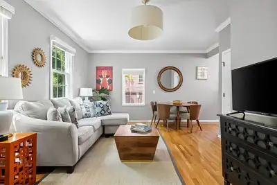 Image de Charming Ground Floor Suite 6 Blocks To King