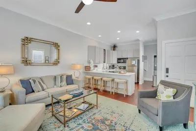 Image de Rooftop Patio, Unparalleled Views in 3-story Home