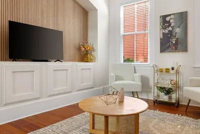 Image de 1905 Victorian Historic Home Just 2 Blocks To King