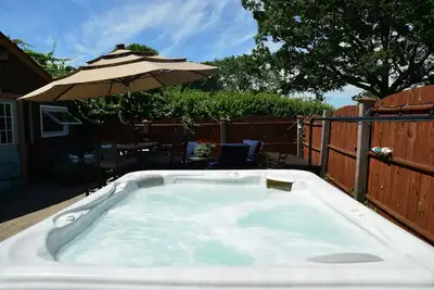 Image de Stunning and Spacious 6 Br Waterfront House with Hot Tub