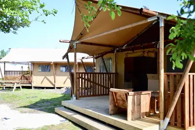 Image de Tente safari pour 5 personnes près de la plage