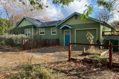 Image de 4 Bedroom 2 Bathroom private house close to Chico State and Enloe Hospital