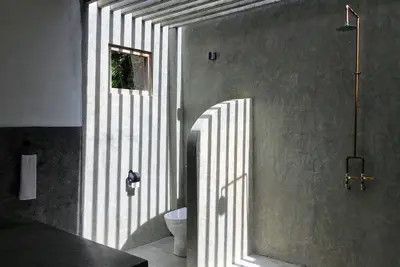Image de Newly Renovated Colonial House ~ Hiriketiya Beach ~ Housekeeping