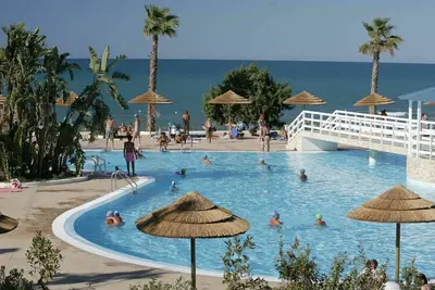 Image de Belle maison de vacances privée avec Wifi, climatisation, piscine, terrasse et parking