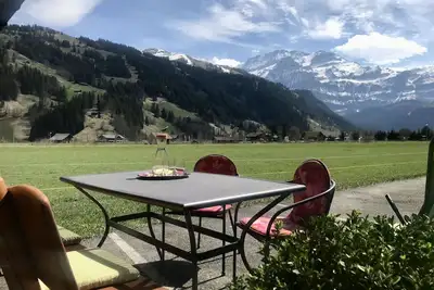 Bel appartement pour 4 personnes avec Wifi, Tv et balcon