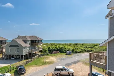 Image de Bis206 Dolphin View; Oceanfront, Barrier Island Station Condos, Indoor Heated Pool!