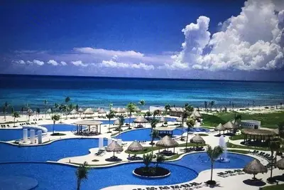 Image de Lavish Grand Luxxe 2br/2. 5ba Villa with Gold Member privileges