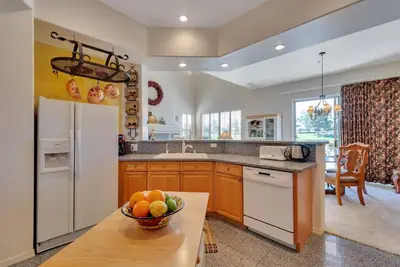 Image de Panoramic Water\/Golf Course Views. Furnished Townhouse, Gated Community