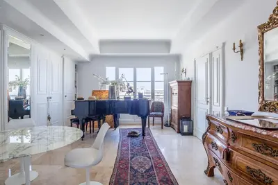 Image de Olidesi-Appartement Art déco de luxe, vue imprenable sur la Baie de Cannes.
