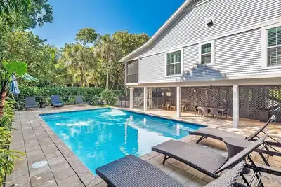 Near beach. . . Wade On In (Previously On the Wiles Side) Captiva Island Pool Home