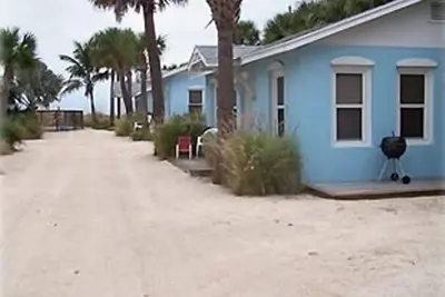 Image de 2-br Beachside Cottage with Pool