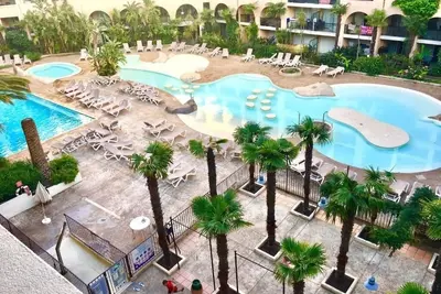 Image de Joli 2 pièces, 4 personnes, vue partielle Mer, Piscine