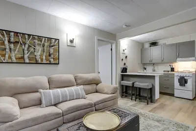 Image de Cozy Private Cottage- 5 min. walk to Coastal Trail, Restaurants, Park Strip