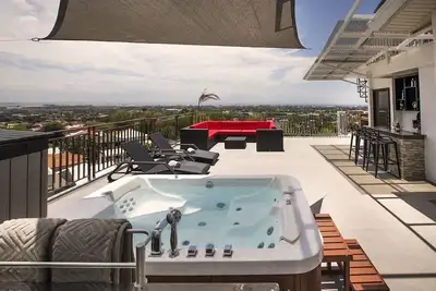 Image de Modern 6br House ⭐️City & Ocean Views from Jacuzzi
