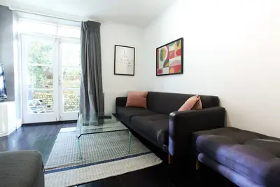 Image de Walk to Notting Hill /Paddington 1 B/R with patio