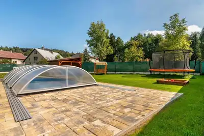 Image de Belle maison de vacances privée avec bain à remous, piscine privée, Wifi, Tv, patio, parking