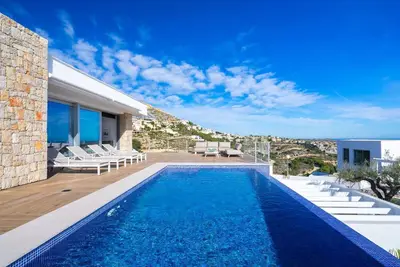 Image de Belle maison de vacances privée avec Wifi, piscine privée, climatisation, Tv, patio et parking