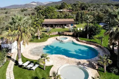 Image de Maison de vacances privée avec climatisation, bain à remous, piscine privée, Wifi, Tv, patio
