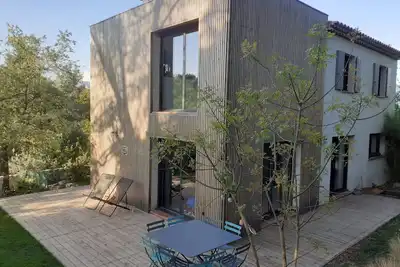 Image de Maison moderne proche Aix en Provence piscine vue Sainte Victoire