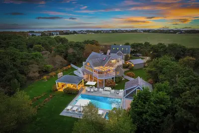 Image de Katama Retreat with Pool, Hot Tub & Coastal Luxury Near South Beach